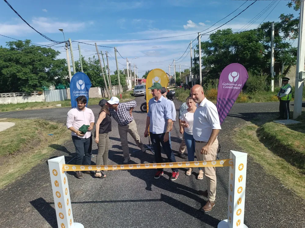 Autoridades se preparan para el corte de cinta